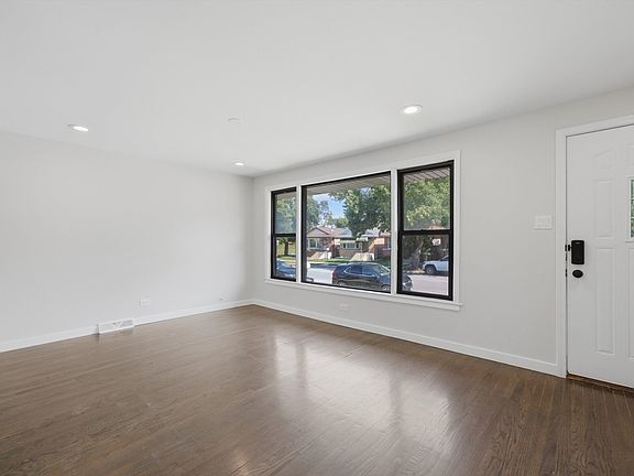 2nd image of 1111 E 93rd St