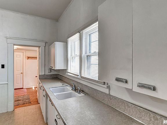5th image of 803 E Park St