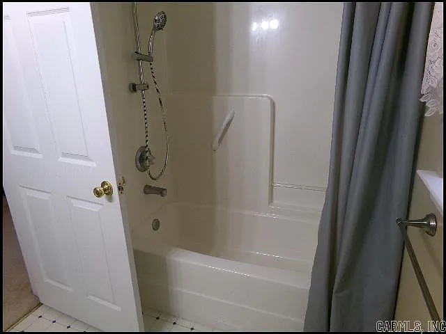 1024 Colonial Dr — Photo 21