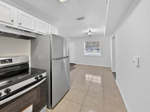 3rd image of 2564 W 23rd St
