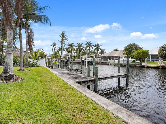 4th image of 1459 SW Seahawk Way