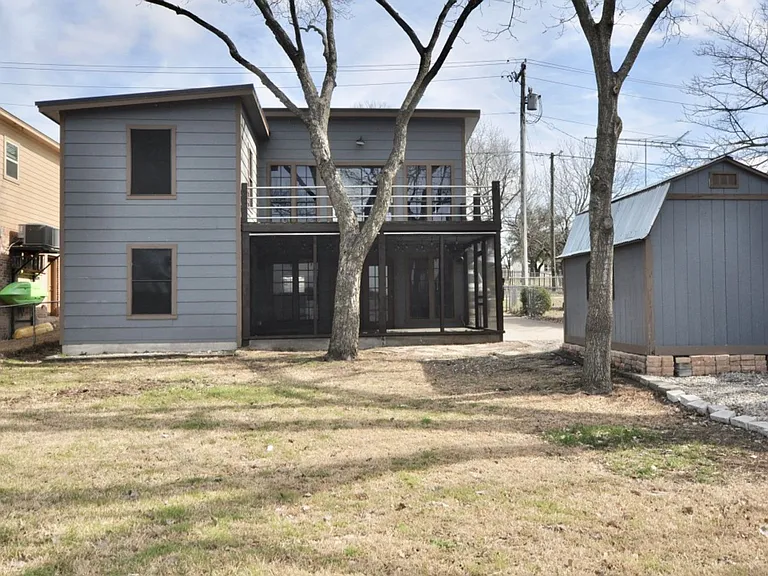 1937 E Lake Dr — Photo 3