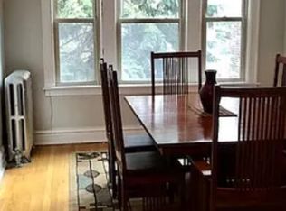 207 Pleasant St APT B, Oak Park, IL 60302