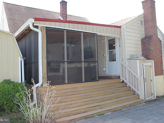 3rd image of 1056 Beechwood Dr