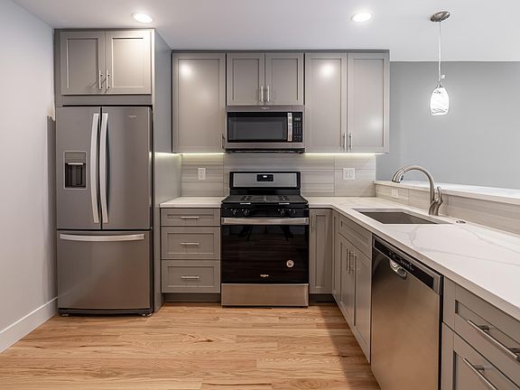 3rd image of 1529 North St #3