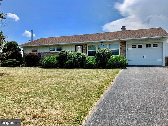 2nd image of 18 Lincoln Dr