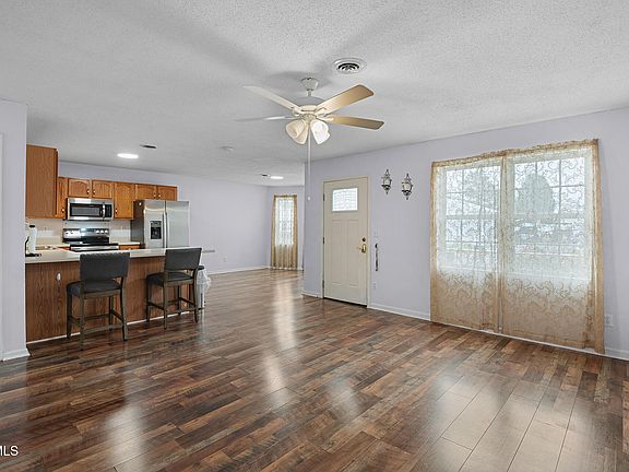 2nd image of 403 E M St #403
