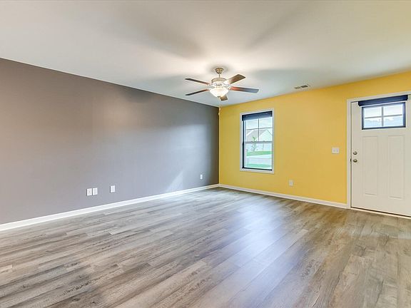 4th image of 2070 Catlet Ct