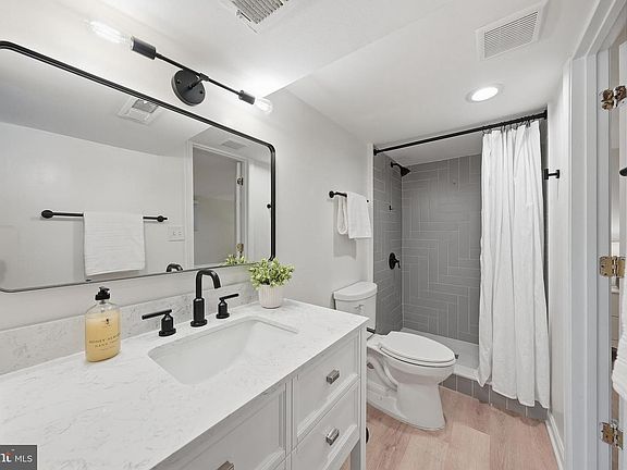 5th image of 2020 S Quincy St