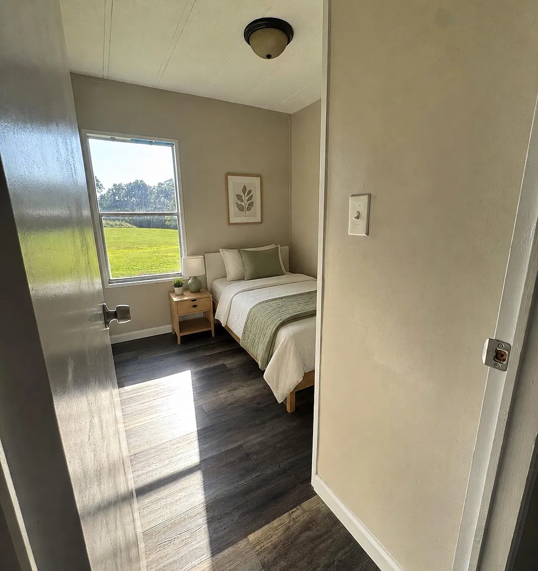 3 bed, 1200 sqft, $1,100 — Photo 3