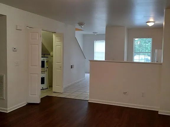 3rd image of 508 Newton Pl #A