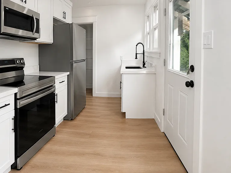 65 Dubois Ave #B — Photo 5