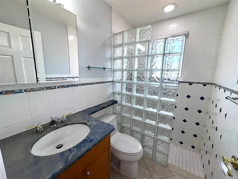1419 Garfield St #2 — Photo 33