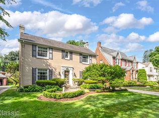 26055 York Rd, Huntington Woods, MI 48070