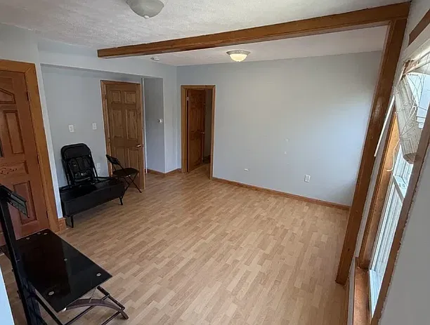 4 bed, 9999 sqft, $4,700 — Photo 3