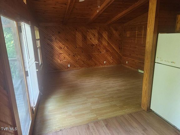 5th image of 1111 Berry Rd