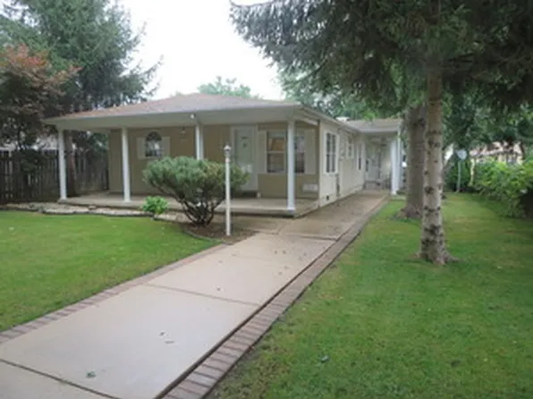 311 S Locust St, Wyanet, IL 61379