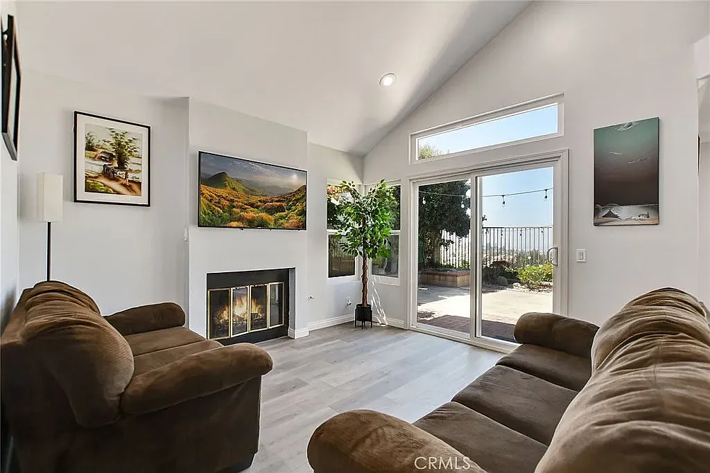 3 bed, 1793 sqft, $4,700 — Photo 2