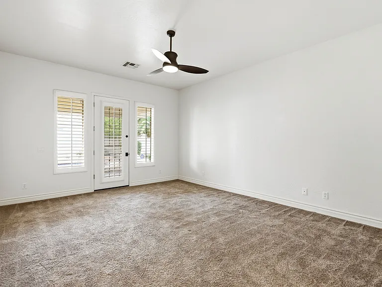 622 E Vinedo Ln — Photo 32
