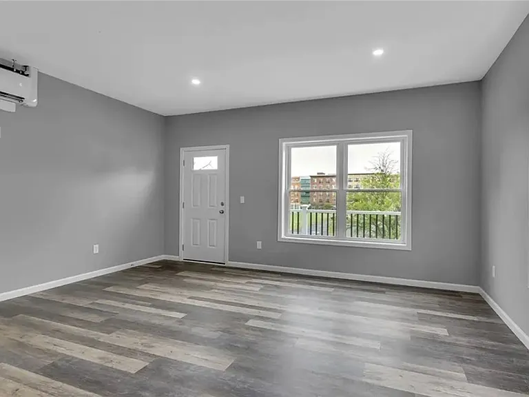 140 Seymour St #1 — Photo 5
