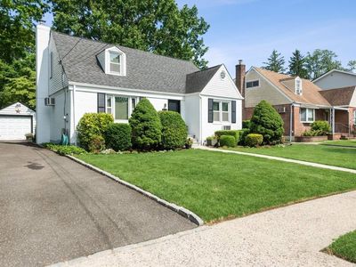 1022 Denton Avenue, New Hyde Park, NY, 11040