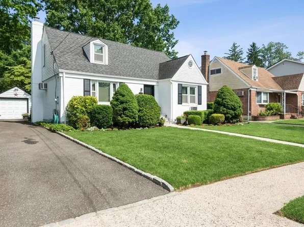 1022 Denton Avenue, New Hyde Park, NY 11040