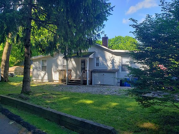 Quiet residential neighborhood w/side porch and 2 car driveway