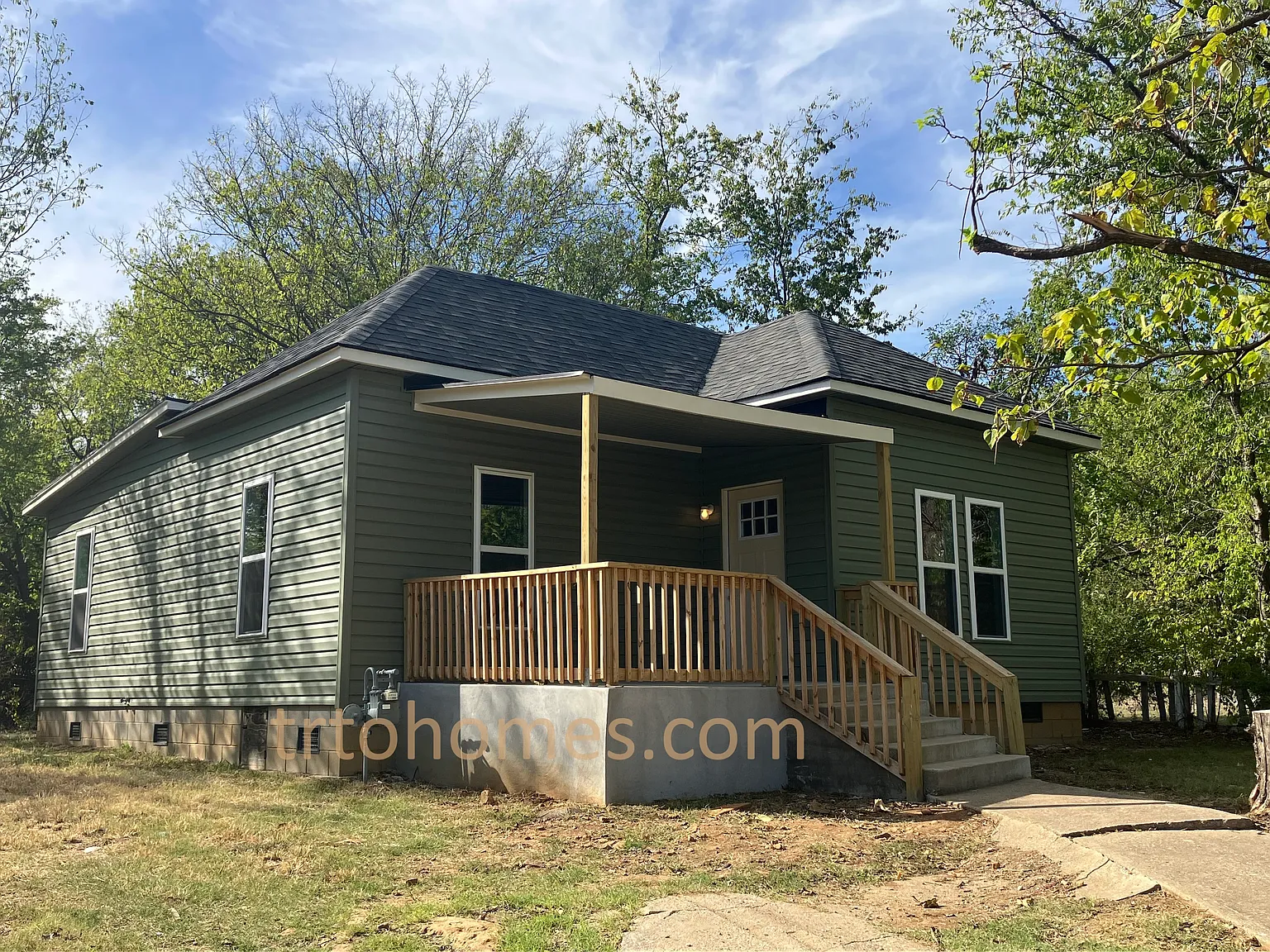 2 bed, 909 sqft, $1,200 — Photo 1