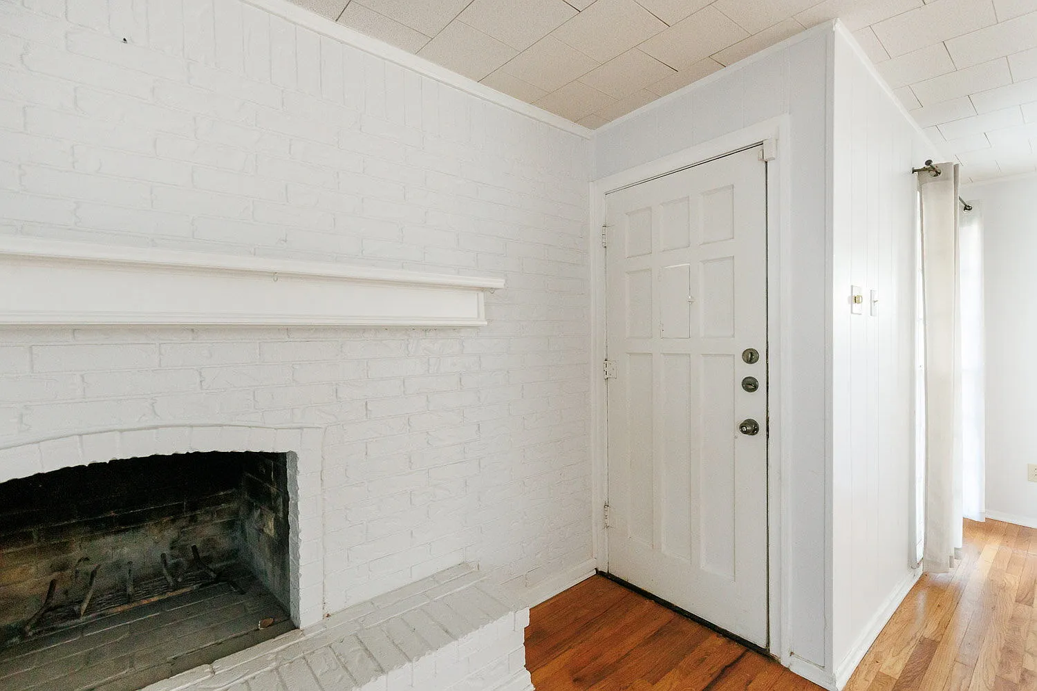 3 bed, 2.0 bath, 1300 sqft, $1,295 — Photo 3