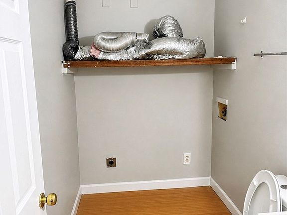 4th image of 5864-5870 Aftonshire Dr