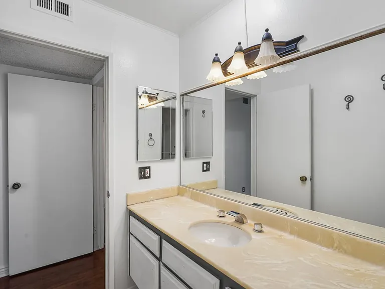 9000 Vanalden Ave #127 — Photo 14