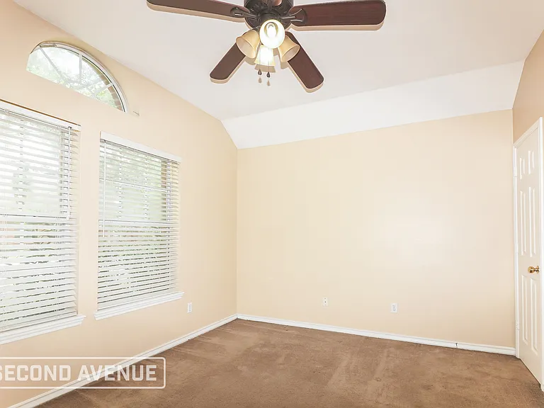 5945 Sutherland Dr — Photo 15