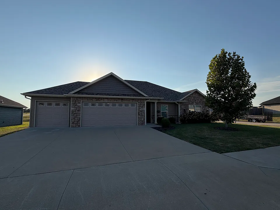 5709 Ascot Way