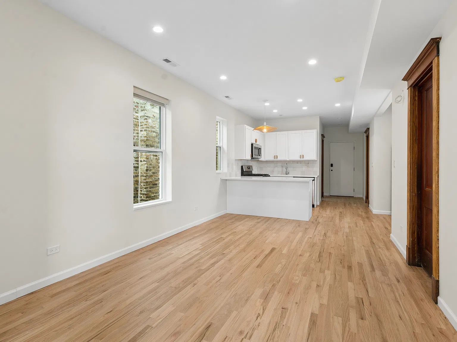 2 bed, 800 sqft, $2,200 — Photo 3