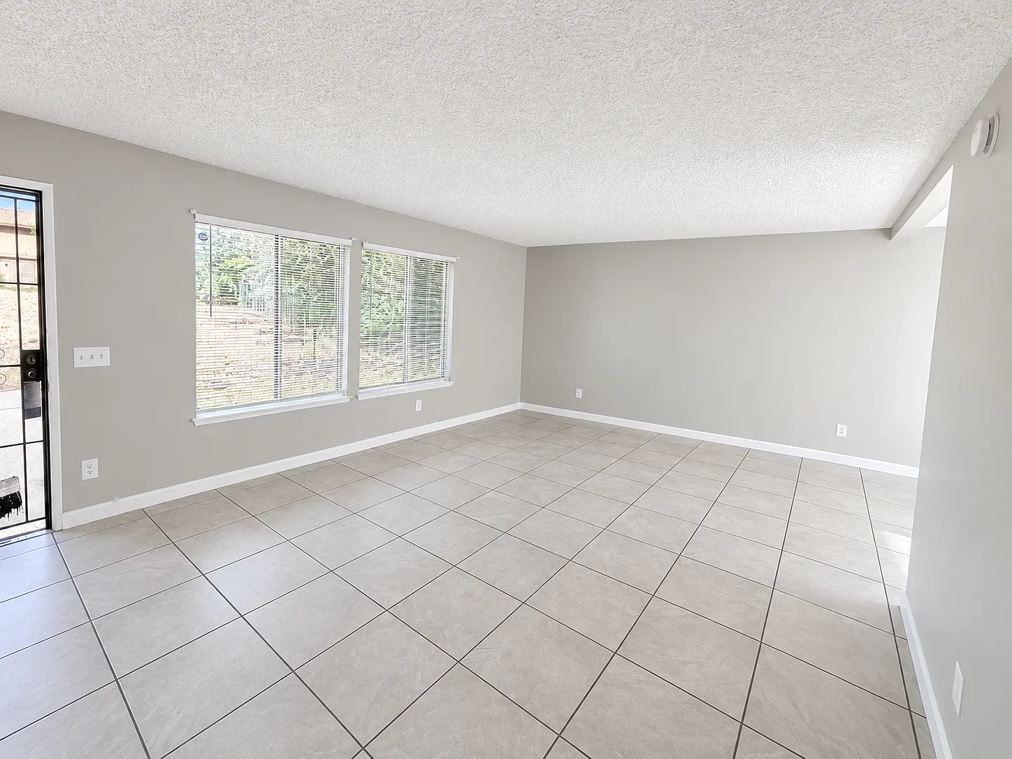 3 bed, 1108 sqft, $2,350 — Photo 3