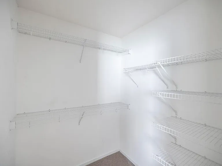 205 Wembley Dr — Photo 18