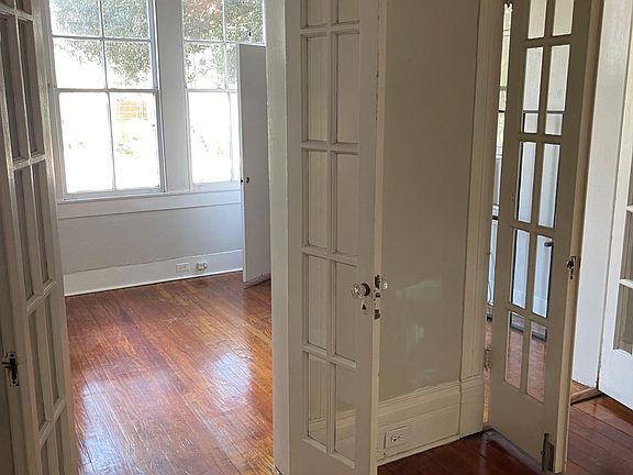3rd image of 3936 Prytania St APT J