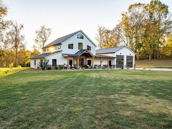 300 Graylee Ln, Burkesville, KY 42717