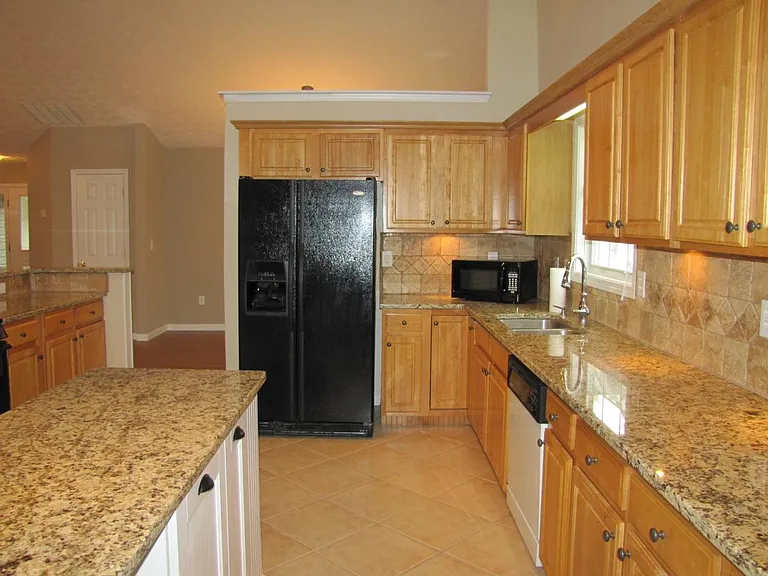 3350 Vernon Cmns NW — Photo 9