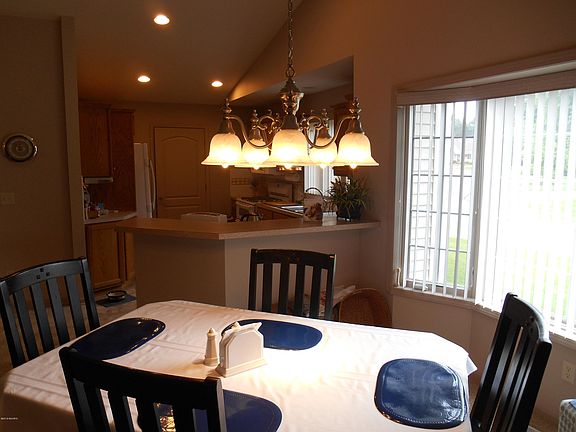 4th image of 244 Timberlake Dr W