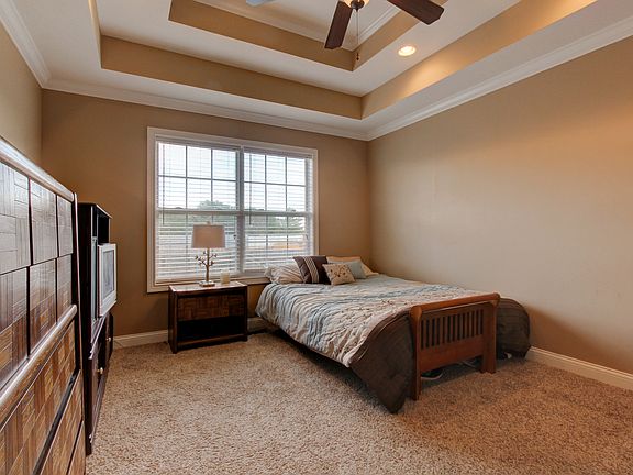 4th image of 692 Fox Trail Ct