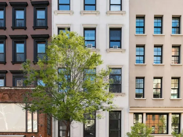 130 East 61st Street image 3 of 19