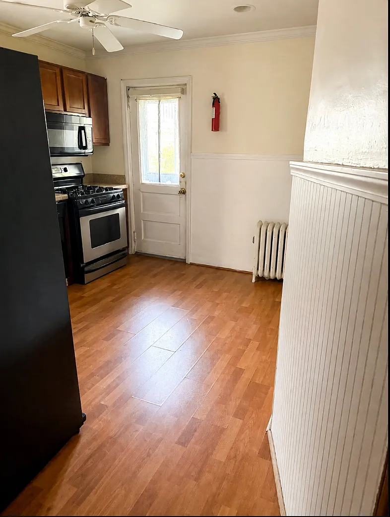 3 bed, 1300 sqft, $2,100 — Photo 4
