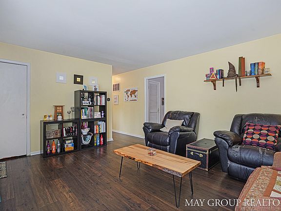 4th image of 1723 Herrick Ave NE