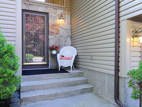 2nd image of 528 Birch Hollow Dr