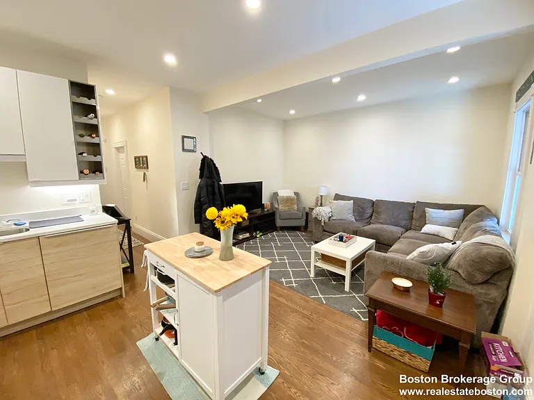 106 Buttonwood St #2 — Photo 2