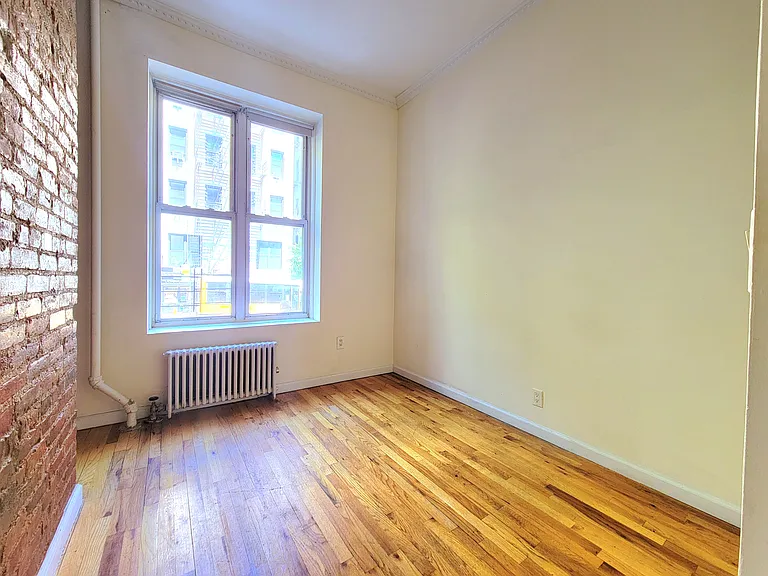 126 E 4th St #2 — Photo 5
