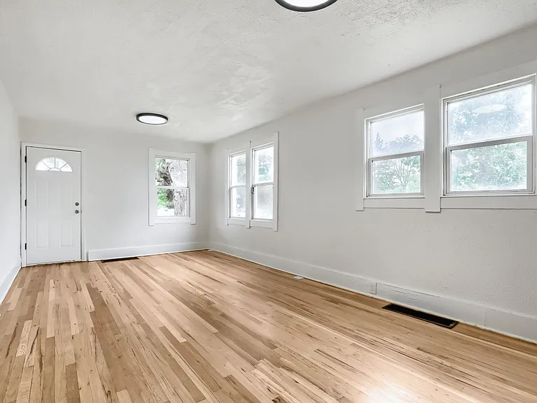 8001 E 16th Ave — Photo 3