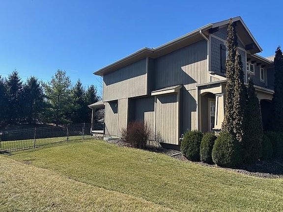 4th image of 15828 Hayes St