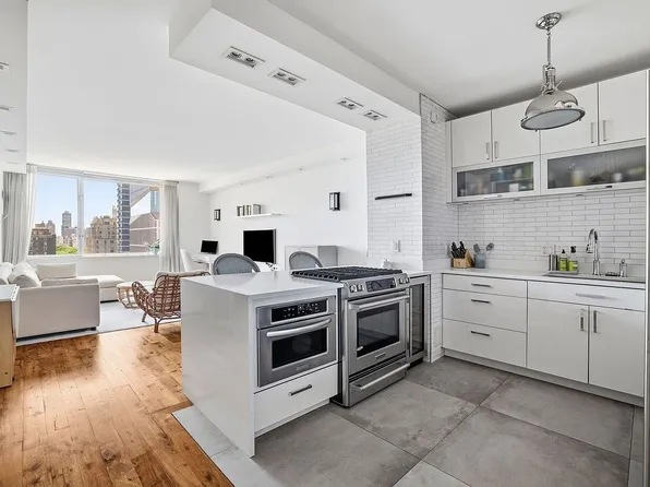 150 Columbus Ave APT 15e, New York, NY 10023
